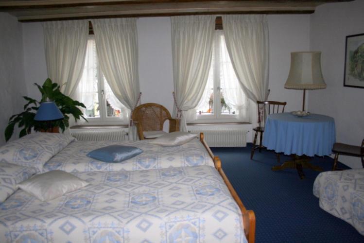 Hotel Zum Alten Schweizer Twann Habitación foto